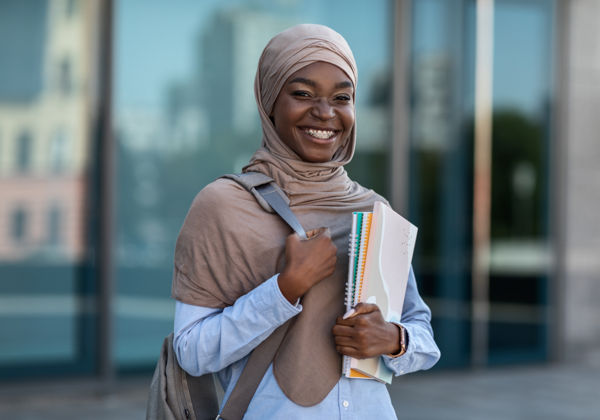 Woman wearing traditional clothing smiling in Mauritania